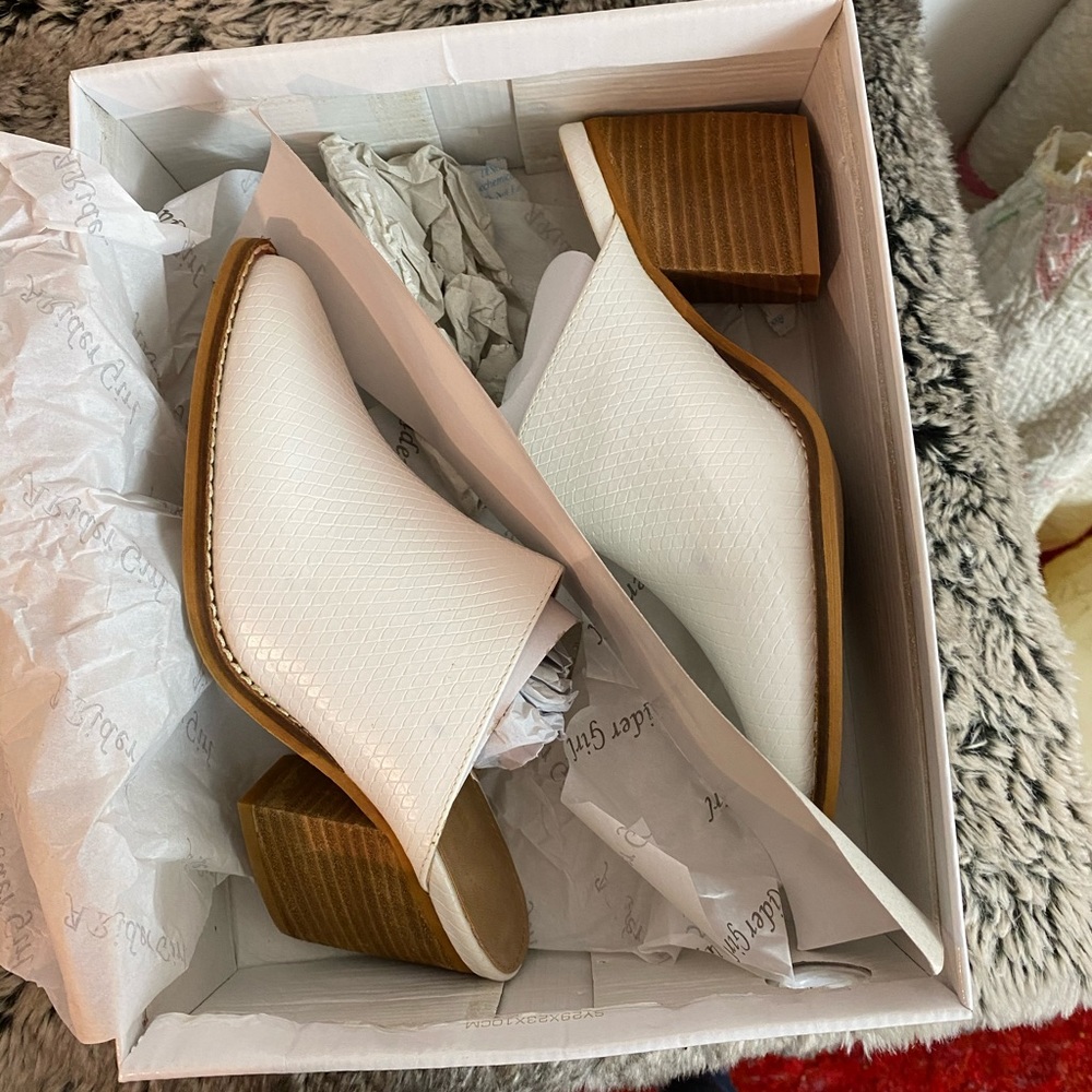 NEW IN BOX White Mules
